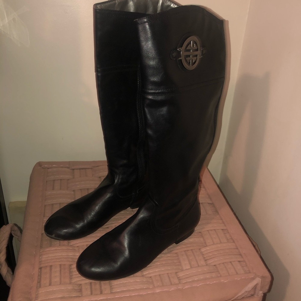 Black boots